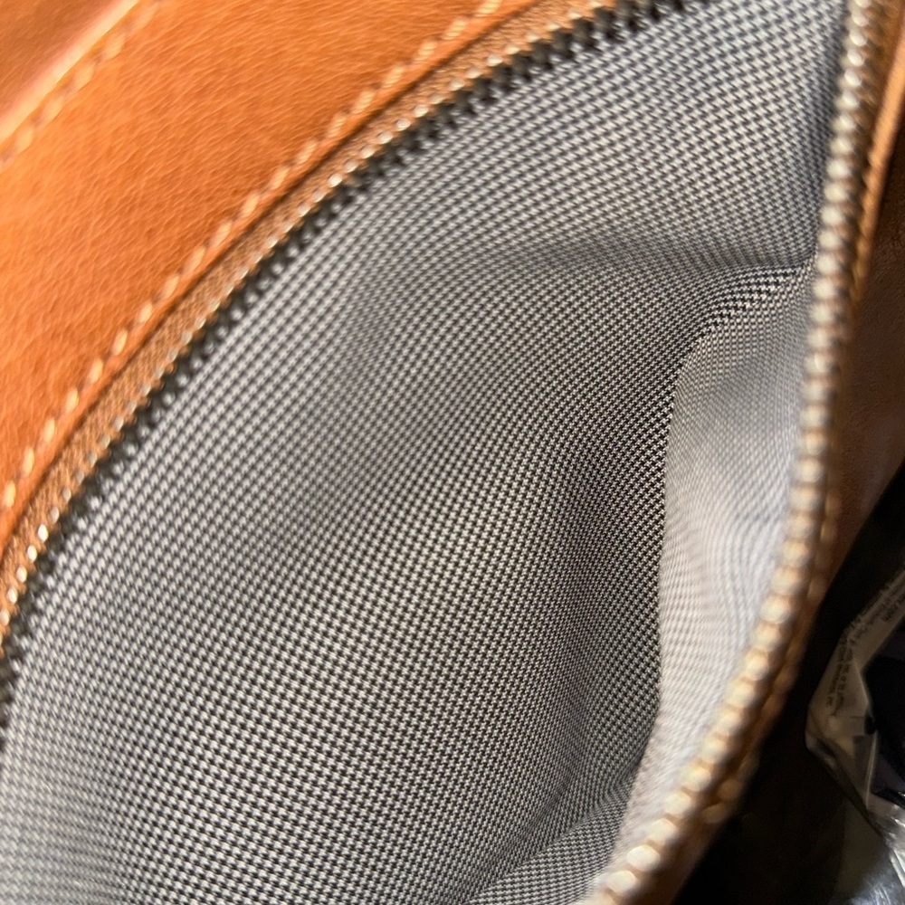 Tan Messenger Bag with Sleek Design and Versatility - Picture 7 of 16